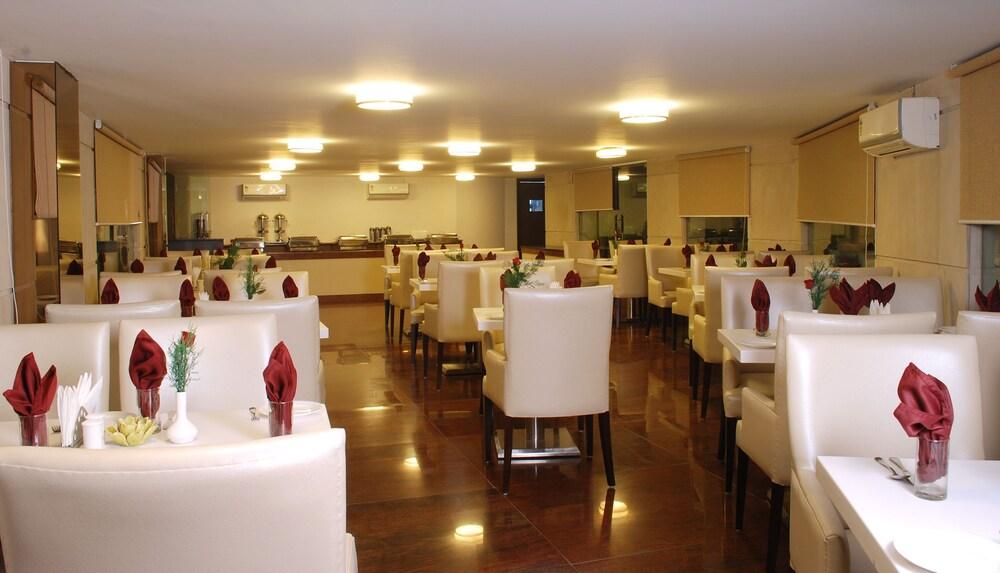 Africa Avenue Gk - 1 Hotel New Delhi Buitenkant foto